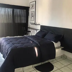 Cozy Black And White Studio Apartamento